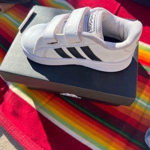 Adidas Toddler size 6 Grand Court I